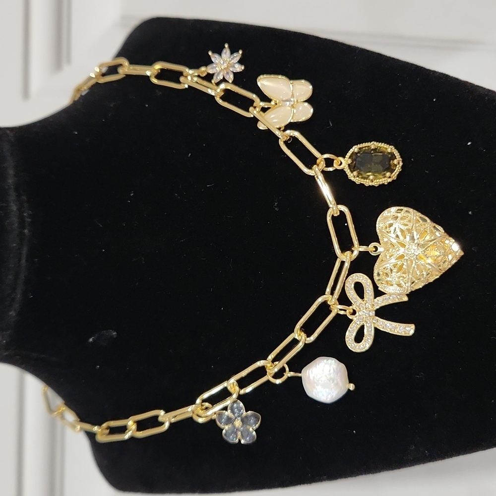 🦋▪️ Atterri▪️ BEAUTIFUL  golden tone charm Butterfly Pearl Locket  Necklace